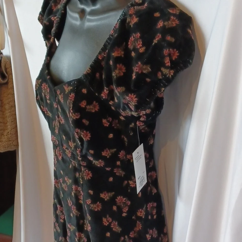 SO 90's Inspired Floral Corduroy Back Zip Dress Size Medium, NWT, Black/pink